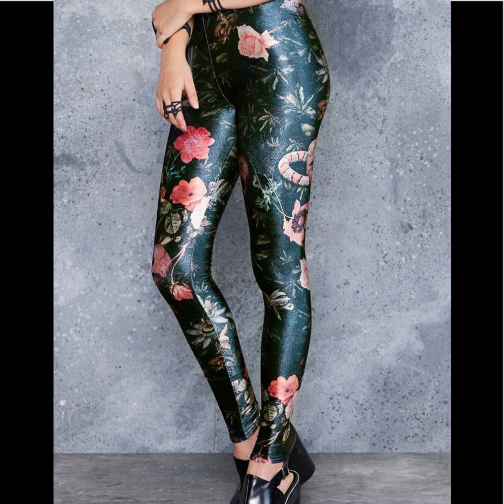 Blackmilk Garden of the Dead HW Velvet Leggings
